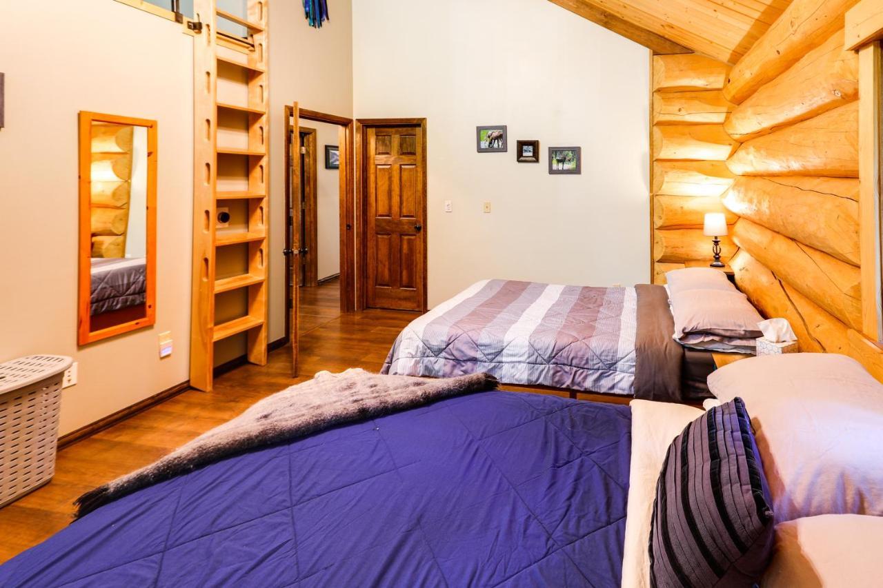 Riverside Log Cabin On-Site Aurora Viewing! North Pole 외부 사진