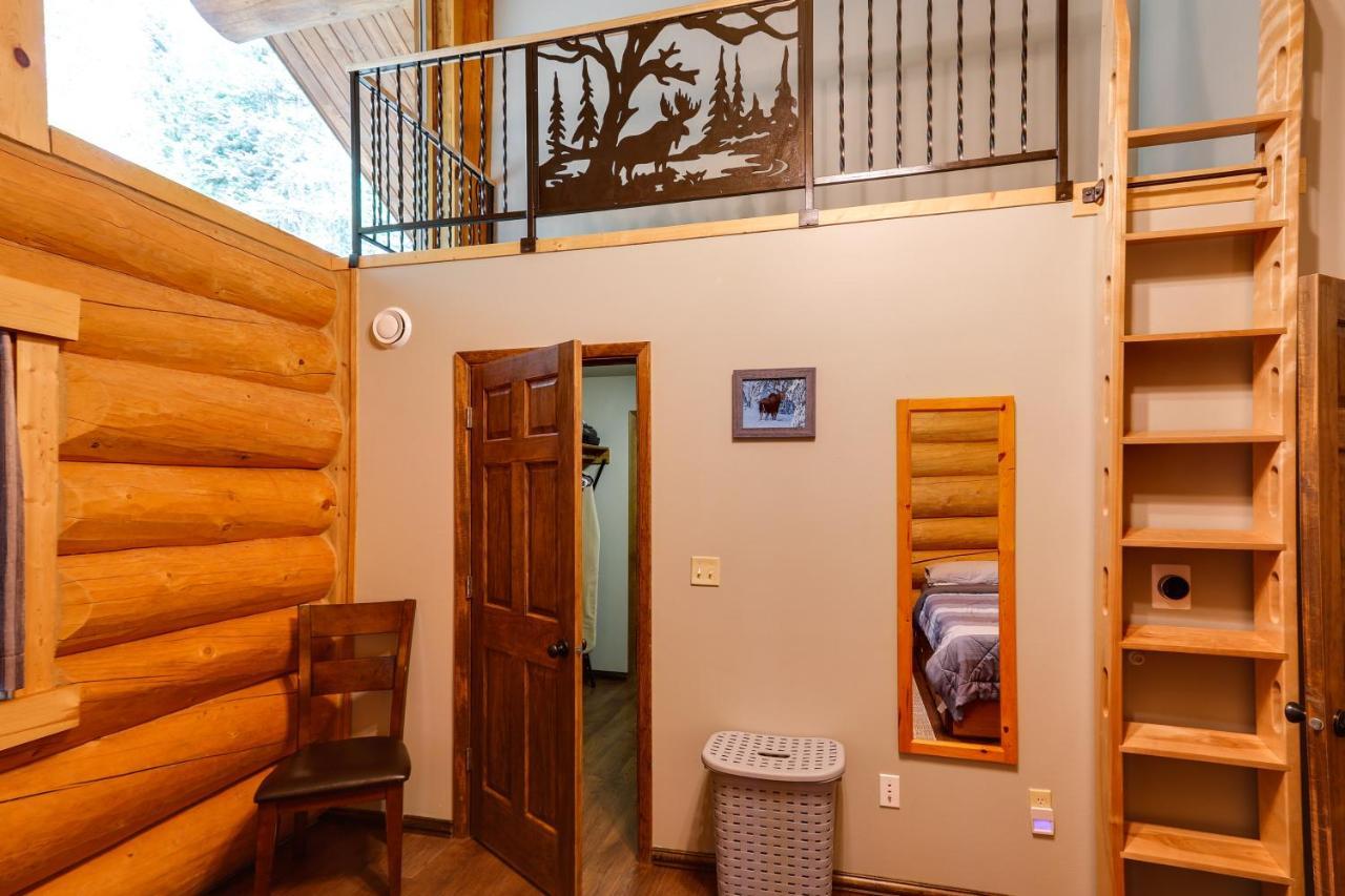 Riverside Log Cabin On-Site Aurora Viewing! North Pole 외부 사진