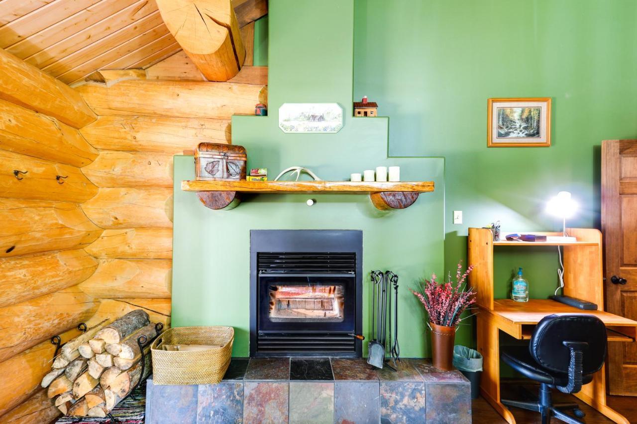 Riverside Log Cabin On-Site Aurora Viewing! North Pole 외부 사진
